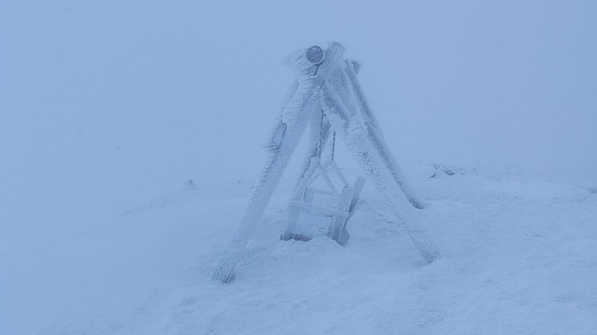 У Карпатах вдарив мороз та сипле сніг (ФОТО)