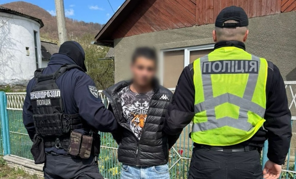 На Мукачівщині затримали 22-річного чоловіка за збут наркотиків (ФОТО)