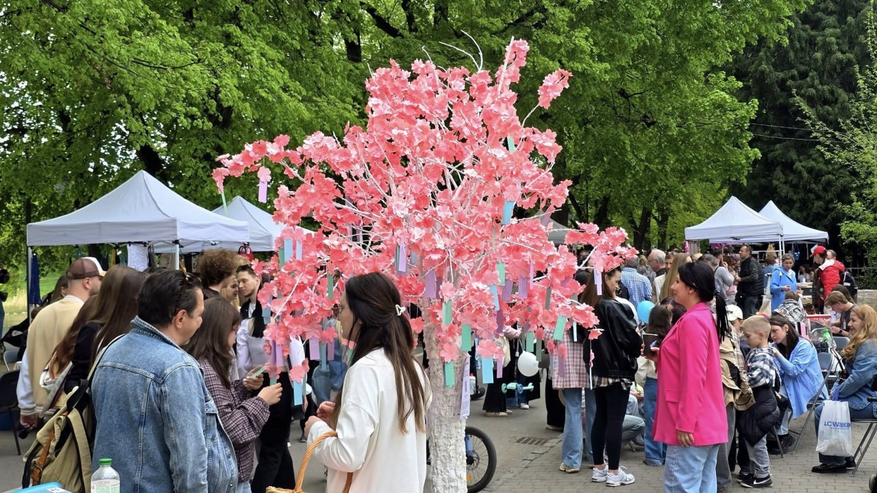 В Ужгороді під час «Сакура фесту» зібрали понад 1,2 млн грн для ЗСУ (ФОТО)