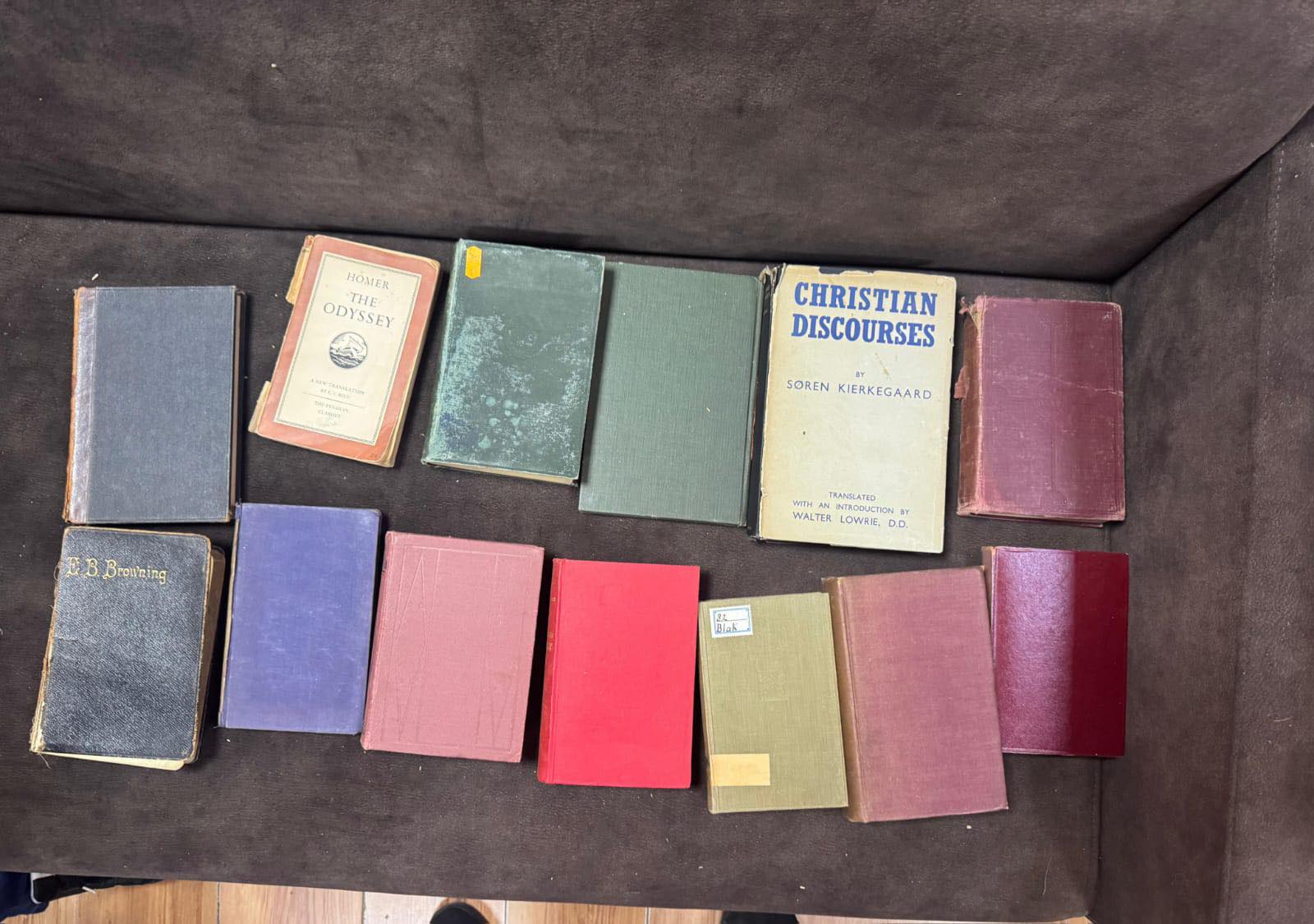 27 старовинних книг намагалися вивезти за кордон через Закарпаття (ФОТО)