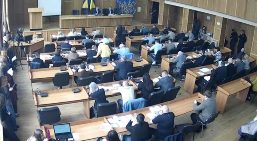 В Ужгороді депутати міської ради не підтримали жодну з петицій щодо забудови Ботанічної набережної (ФОТО)