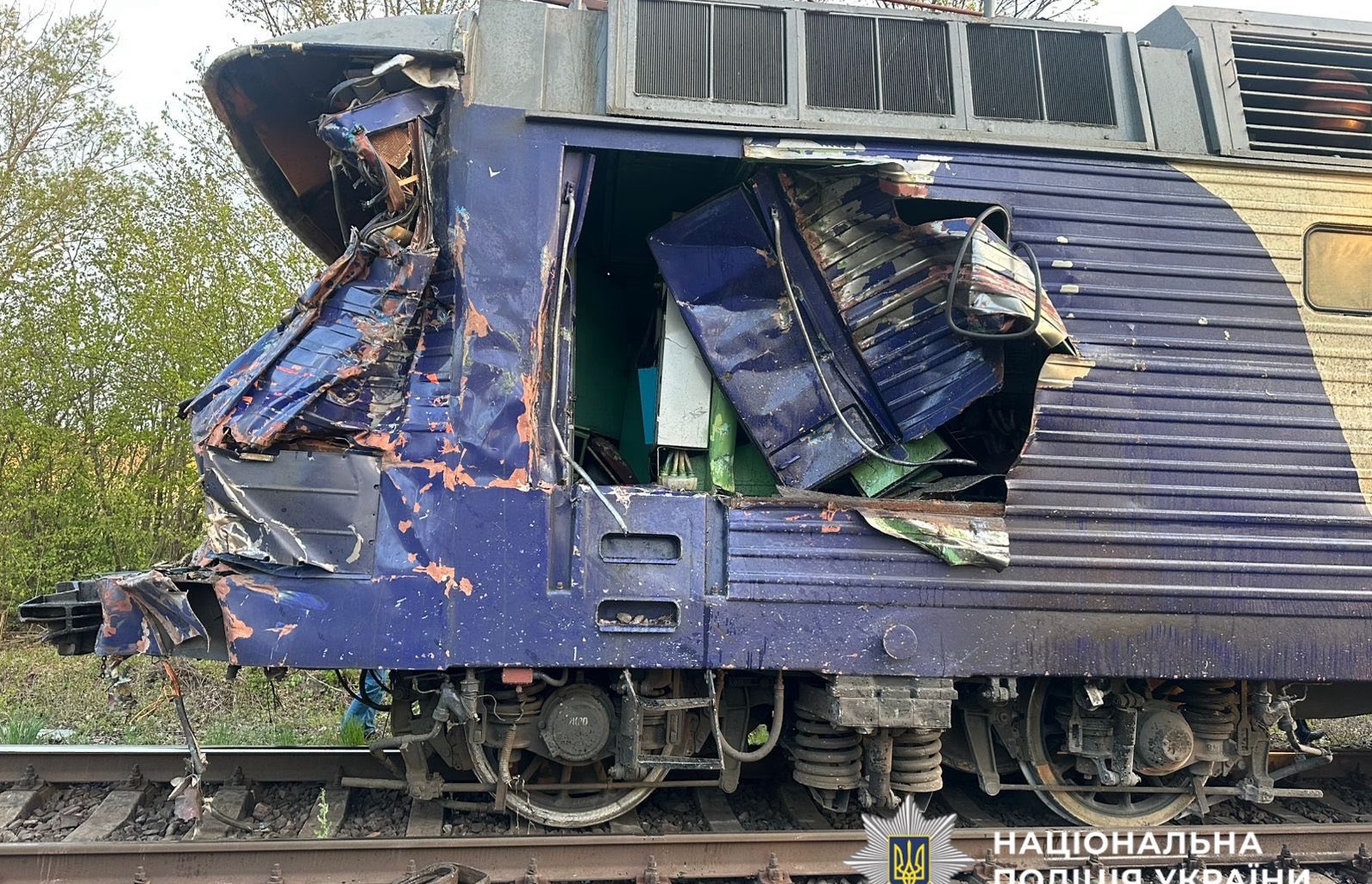 На Львівщині розслідують смертельне зіткнення поїзда "Київ-Ужгород" з вантажівкою (ФОТО)