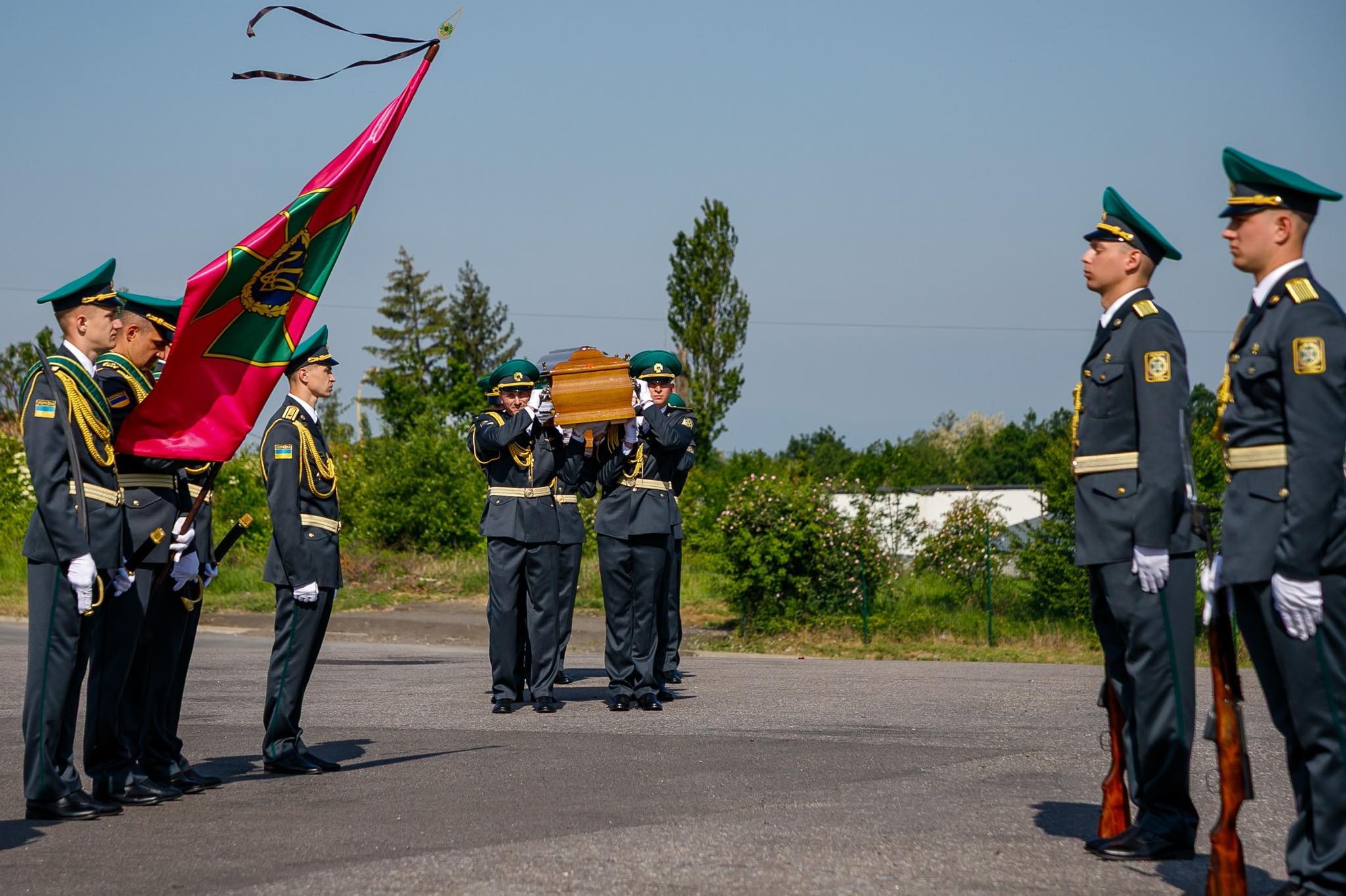 На Закарпатті зустріли прах керівника ОУН Андрія Мельника і його дружини (ФОТО)