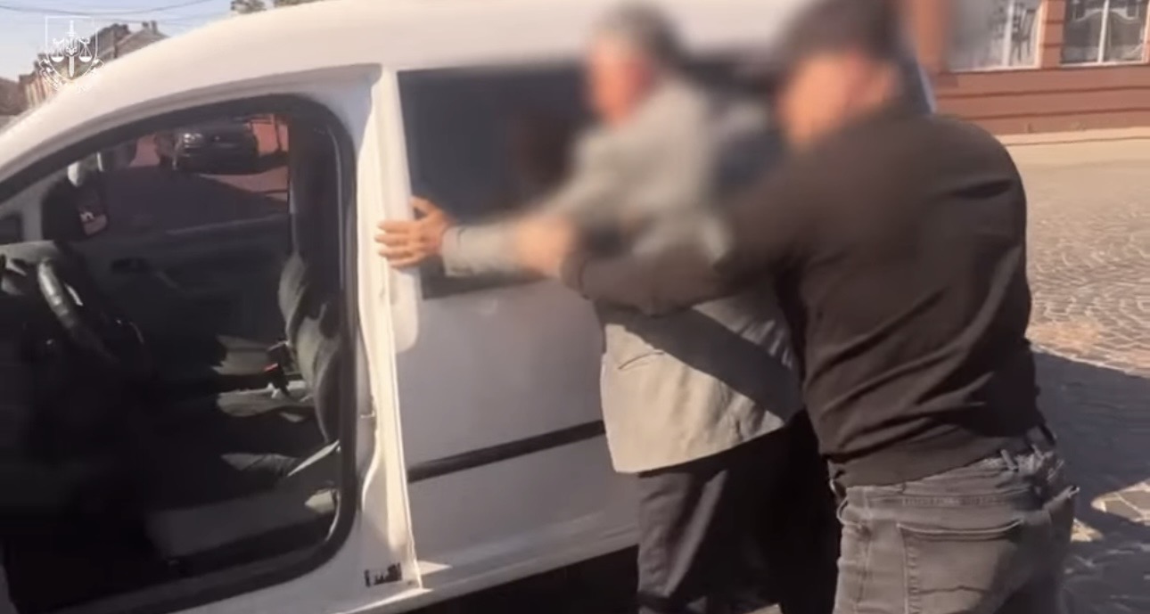 На Мукачівщині сільського голову підозрюють у системних «відкатах»