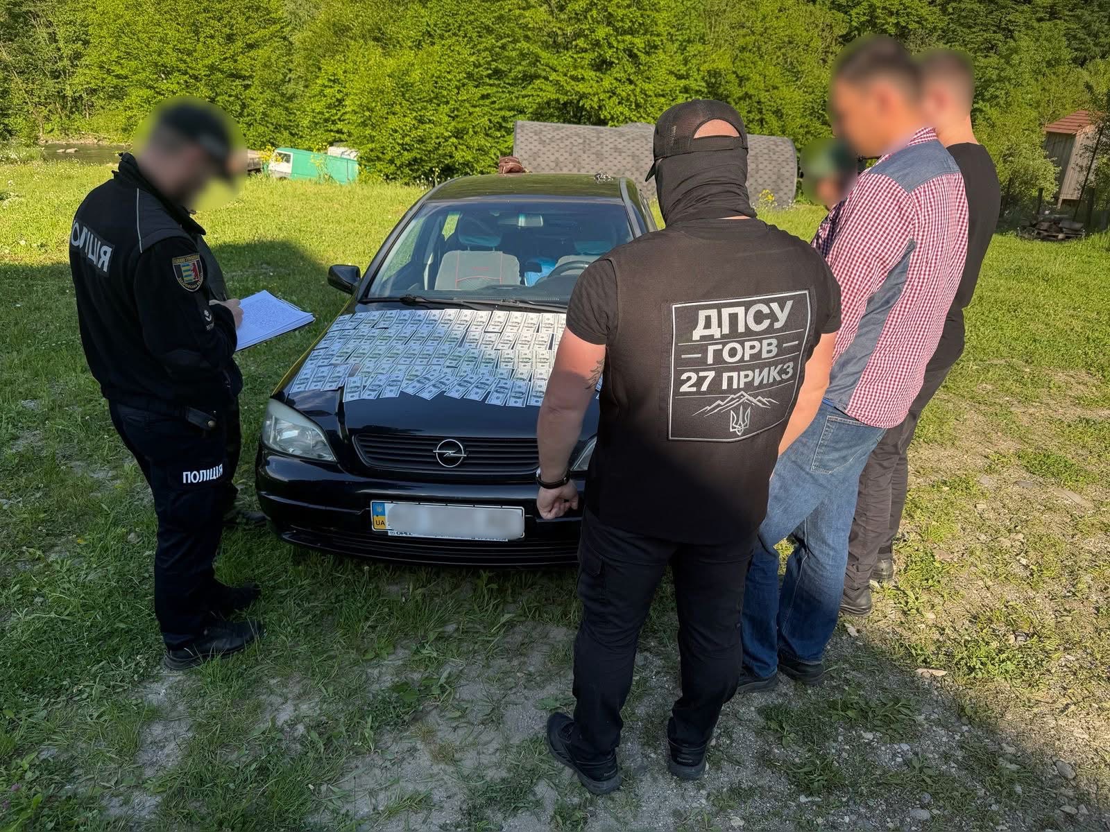 На Рахівщині затримали переправника, який вів чоловіка до Румунії через річку (ФОТО)