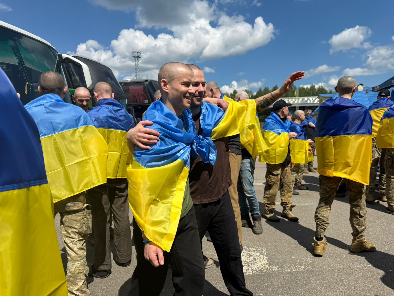Україна повернула з російського полону ще 185 захисників і одного цивільного (ФОТО)