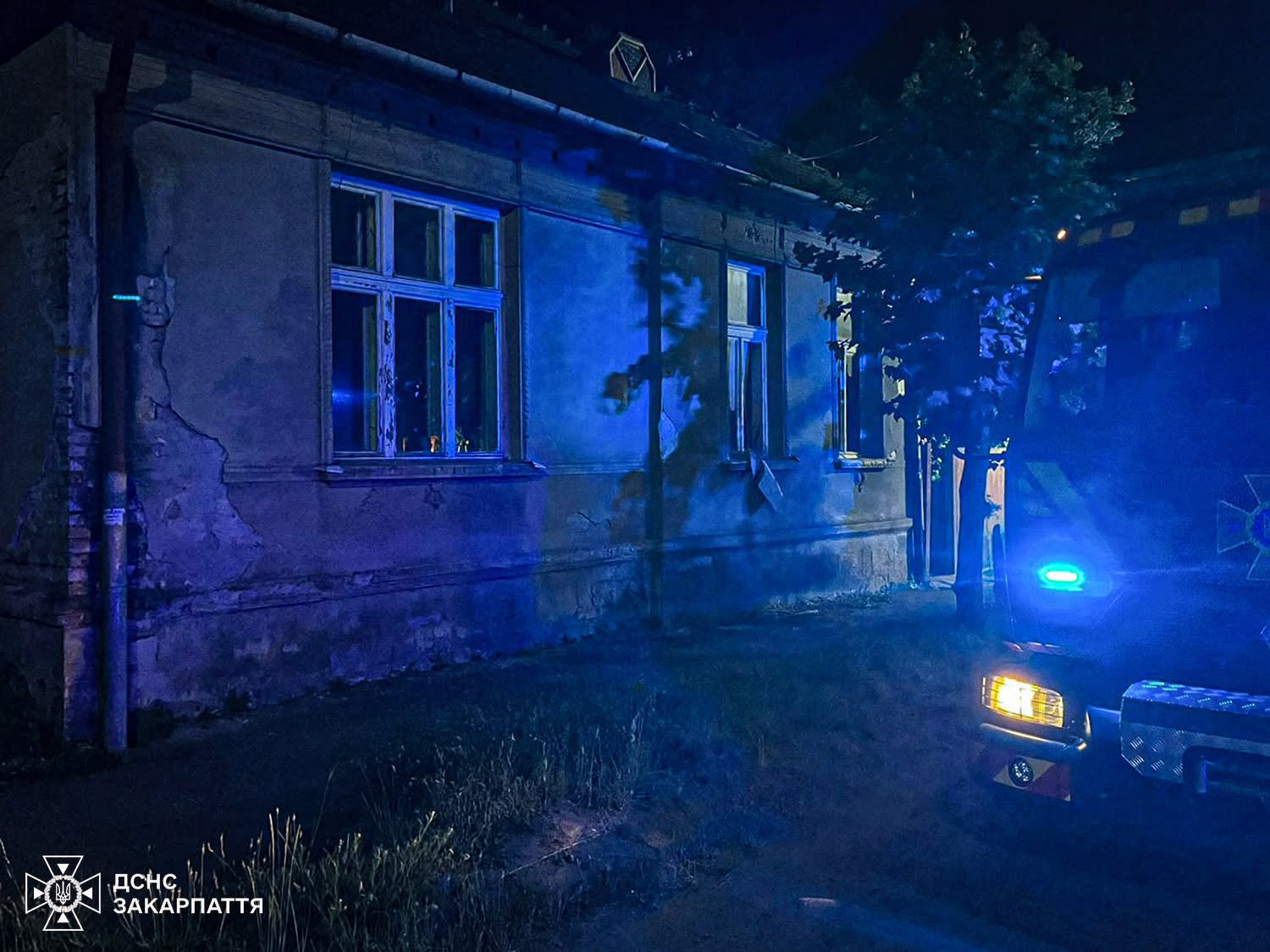 У Мукачеві сталася пожежа в покинутому будинку (ФОТО)