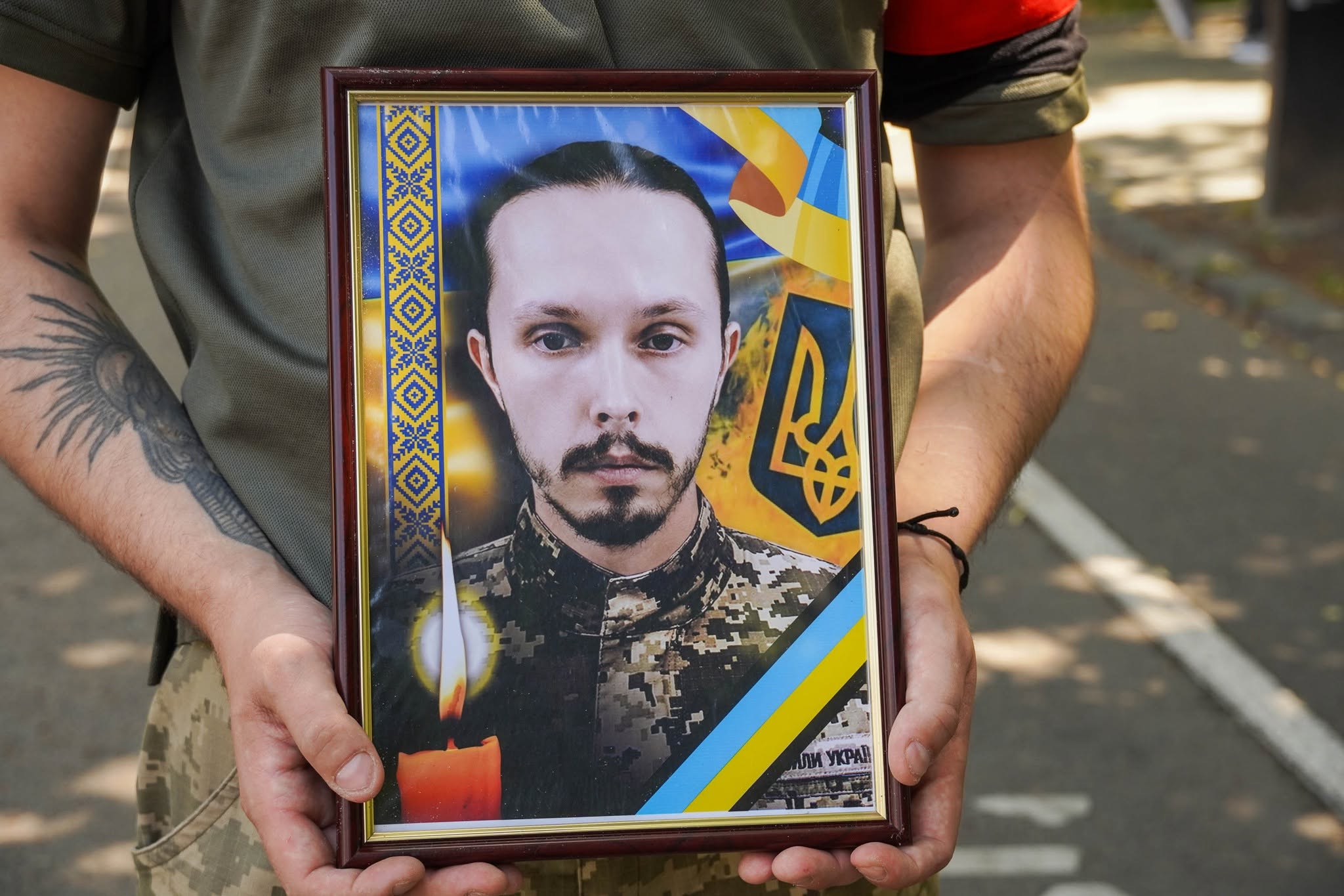 В Ужгороді попрощалися із полеглим на війні з рф військовим Едуардом Ного (ФОТО)