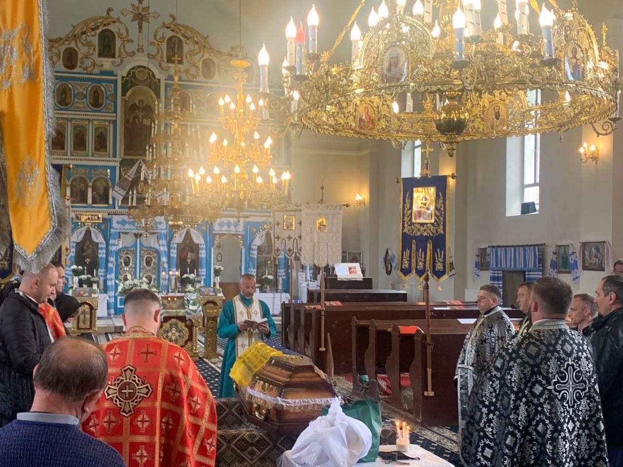 У селищі Ясіня попрощалися з полеглим на війні з росією воїном Василем Вербищуком (ФОТО)