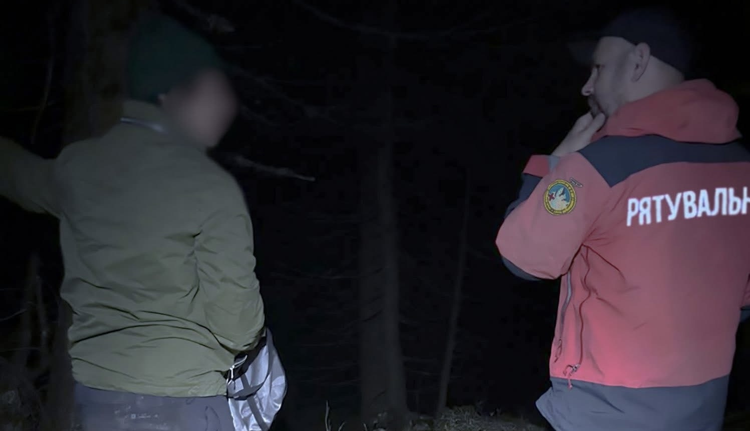 На Рахівщині рятувальники вночі допомогли туристу із Запоріжжя, якому стало зле біля Говерли (ФОТО)
