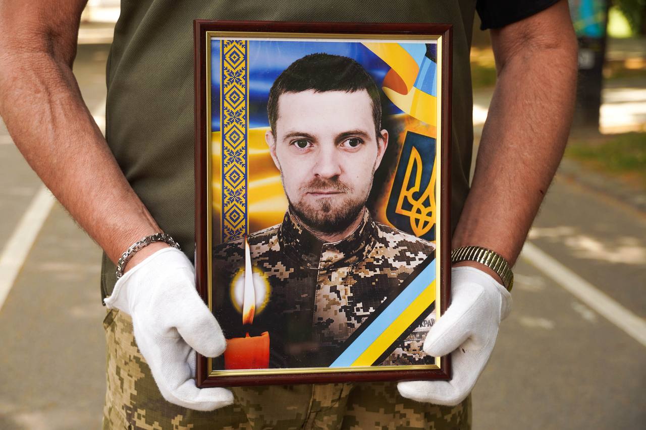 На Пагорбі Слави в Ужгороді поховали військового Івана Бабуку (ФОТО)