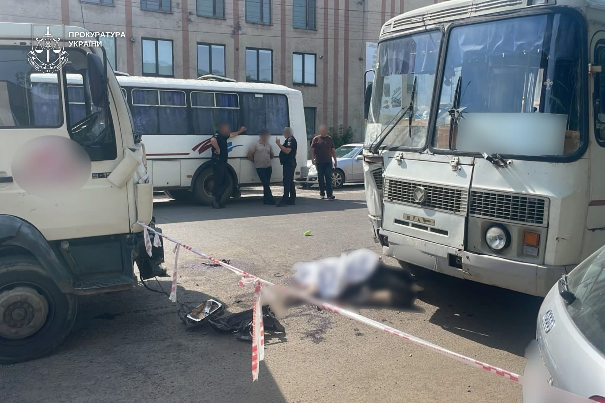 У Виноградові вантажівка в’їхала у натовп людей (ФОТО)