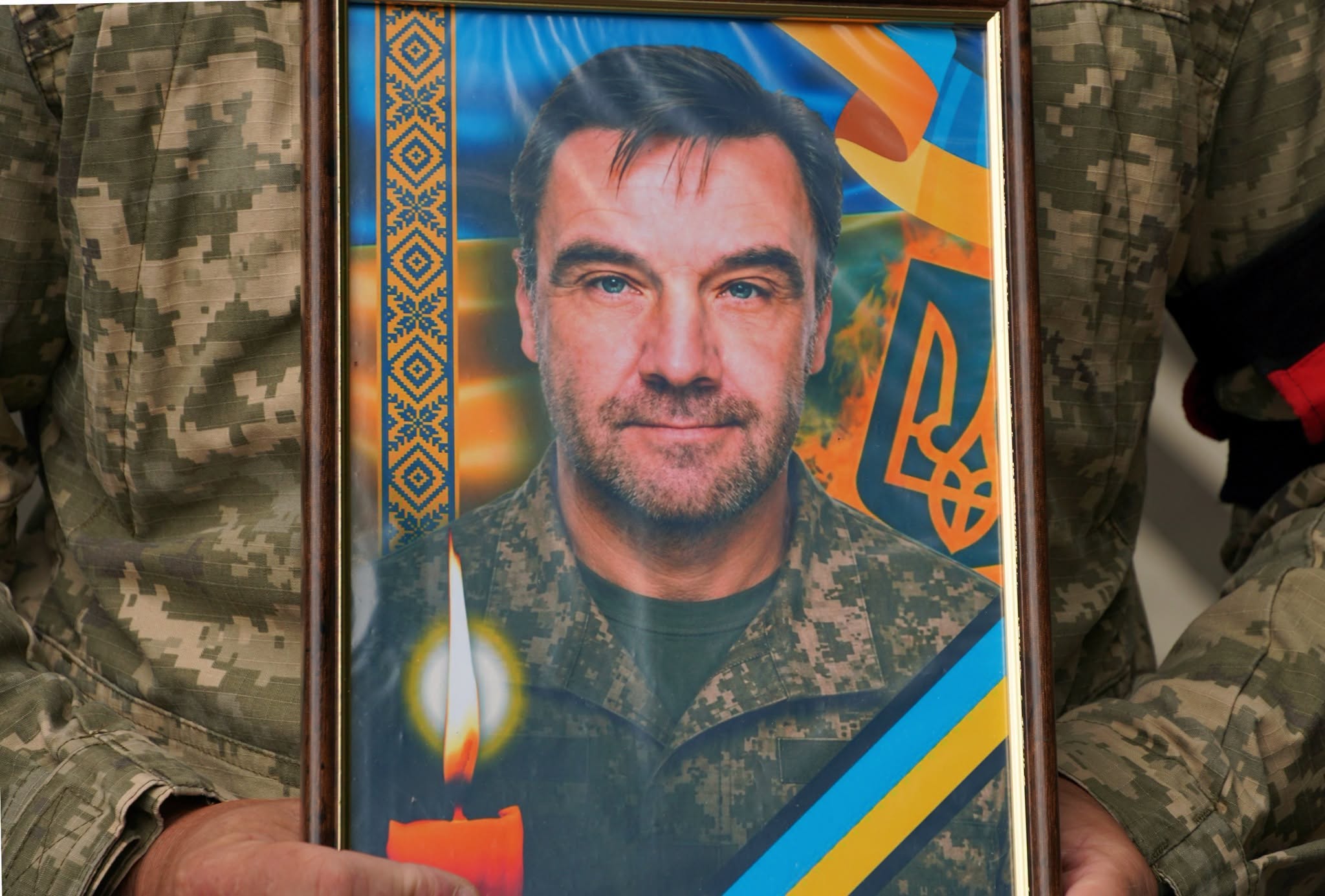 В Ужгороді попрощалися із захисником Іваном Ігнацевичем, який два роки вважався зниклим безвісти (ФОТО)