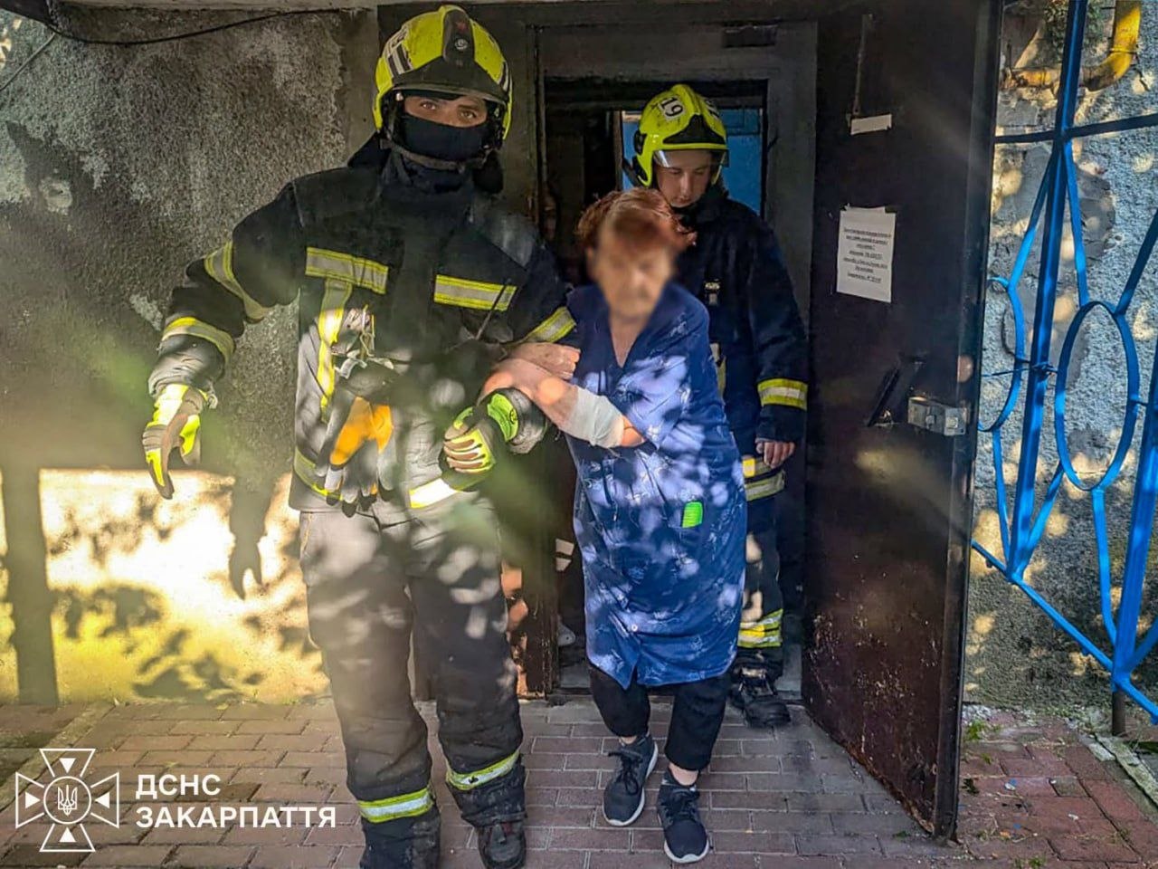 У Тячеві врятували 92-річну жінку (ФОТО)