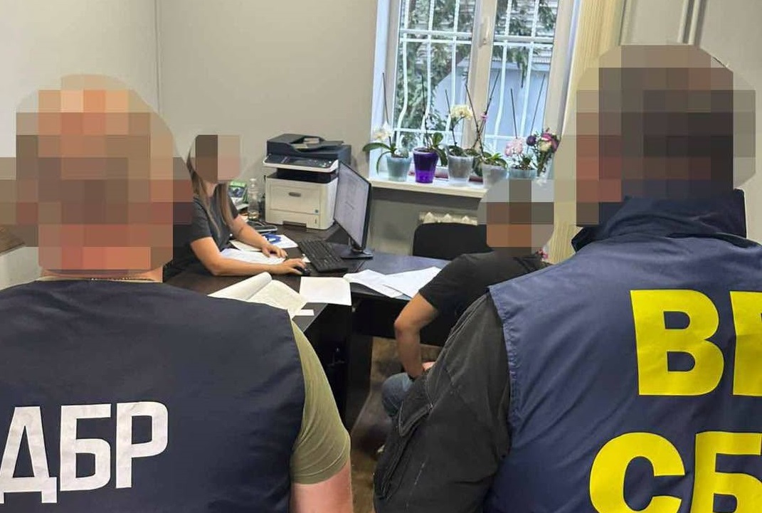 На Закарпатті ДБР викрило правоохоронців, які за $33 тисячі переправляли чоловіків за кордон (ФОТО)