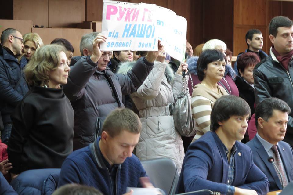 В Ужгороді влада вкотре видала забудовникам  містобудівні умови на ділянку, на якій мешканці прилеглих багатоповерхівок започаткували створення скверу Героїв 128-ої бригади