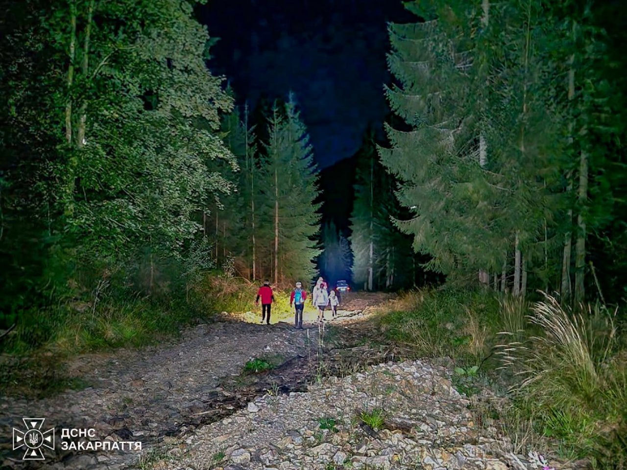 Родина з 8-річним сином заблукала в горах на Хустщині (ФОТО)