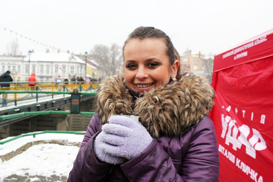 УДАРні Миколайчики напоїли ужгородців 300 літрами чаю (ФОТО)