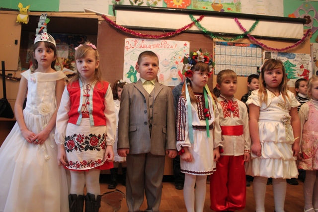 Закарпатський "УДАР" подарував Чабанівській школі спортивний майданчик (ФОТО)