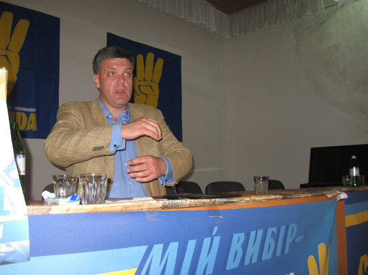 Поможімо Олегу Тягнибоку, бо він не затулить собою всієї України!