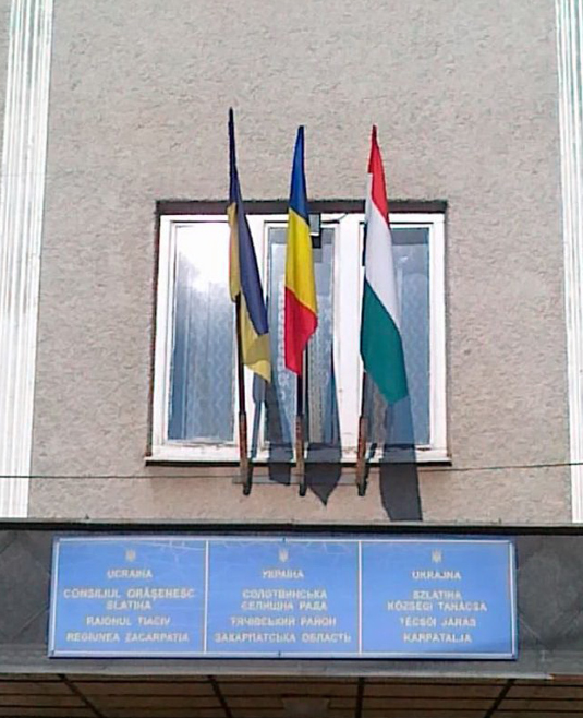 Освітян Берегівщини змусили віддавати честь гімну Угорщини