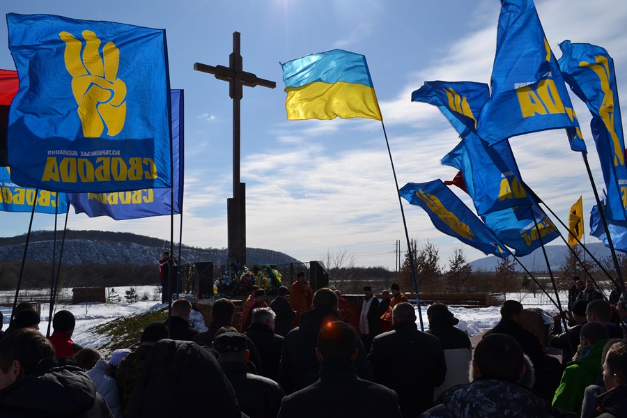 Закарпатська «Свобода» провела мітинг-реквієм в меморіальному парку «Красне поле» (ФОТО)