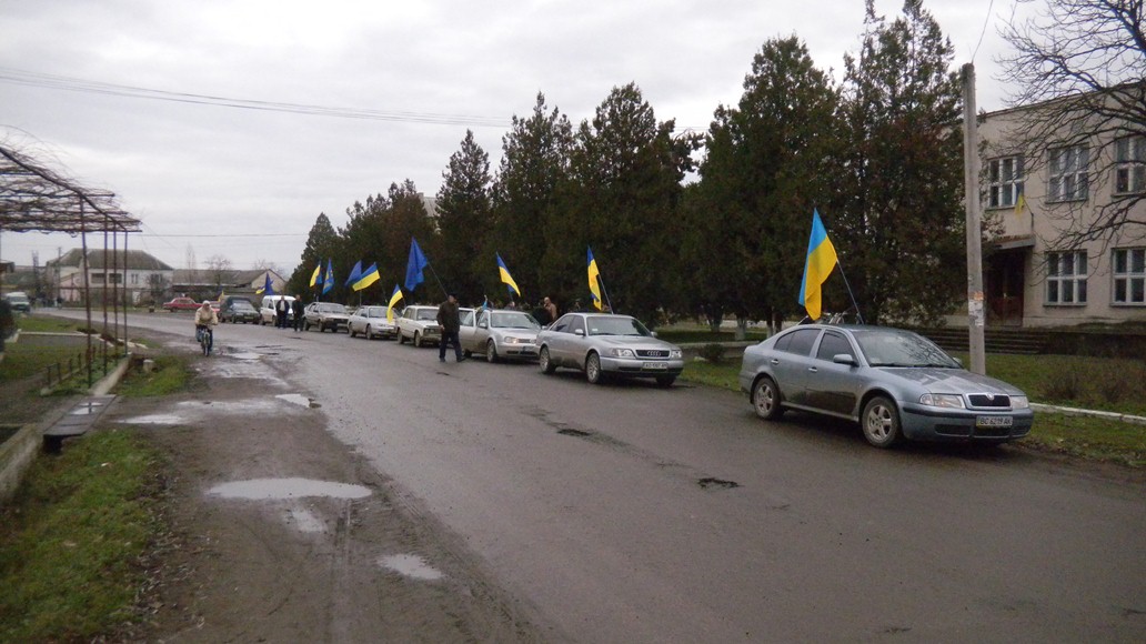 "Свободівці" взяли активну участь у першій акції Виноградівського АвтоМайдану. Без погроз та провокацій не обійшлося