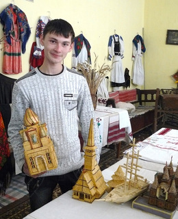 Закарпатський школяр творить із сірників усілякі споруди