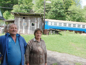 Щасливі з бахтарень, або Як живуть родини під стукіт поїздів і в ніжно-суворих обіймах перевалу