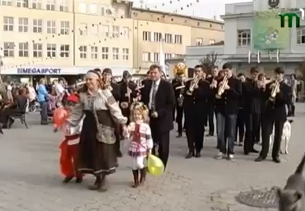 Ужгородом пройшла театралізована хода від "Інтерляльки" (ВІДЕО)