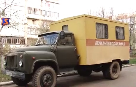 У Мукачеві з боржниками за воду почали боротися радикальними методами (ВІДЕО)