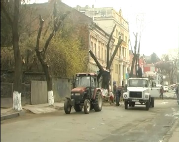 Ужгородську вулицю Собранецьку "обрізали" тиждень (ВІДЕО)