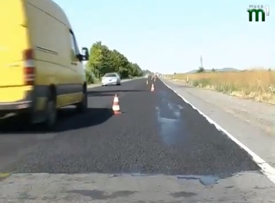 Закарпатоблавтодор каже, що ремонтує трасу Київ-Чоп за новою технологією (ВІДЕО)