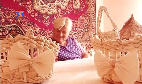 У Вишкові заробляють на життя кукурудзоплетінням (ВІДЕО)