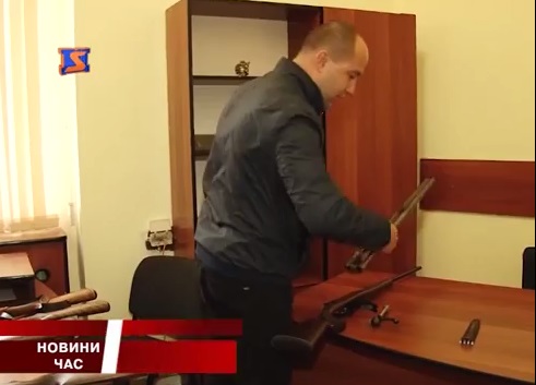 Міліціонери вимагають від закарпатців добровільного роззброєння (ВІДЕО)