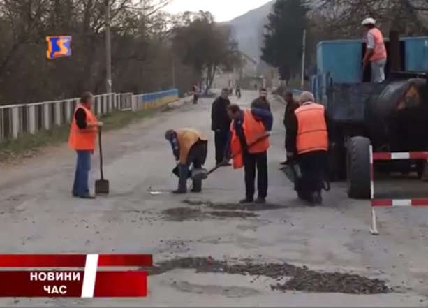 На Іршавщині після бунтів латають дороги (ВІДЕО)