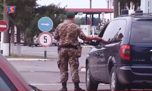 На Закарпатті, у пунктах пропуску на кордоні вручають повістки (ВІДЕО)