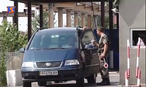 У військкоматі підтвердили вручення повісток на кордоні (ВІДЕО)