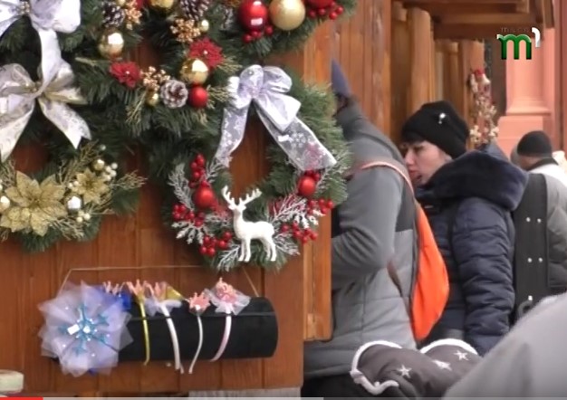 До 14 січня в обласному центрі  Закарпаття діятимуть два  святкові містечка (ВІДЕО)