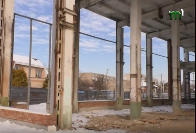 Будівництво спортивно-реабілітаційного центру в Ужгороді призупинено – немає коштів на подальші роботи (ВІДЕО)