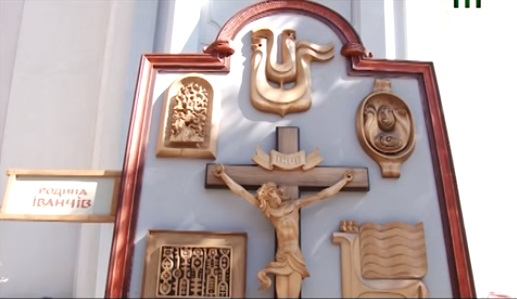 В Ужгороді родина різьбярів та Закарпатський народний хор збирали кошти на допомогу онкохворим дітям (ВІДЕО)
