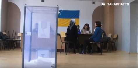 В Ужгороді пацієнти обласного кардіодиспансеру голосували на спеціальній дільниці у медзакладі (ВІДЕО)