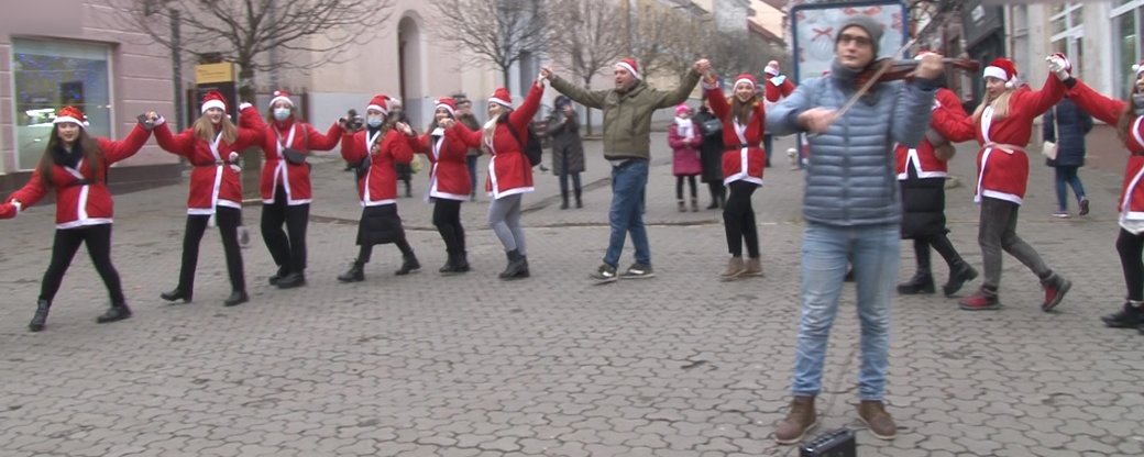 В Ужгороді вулицями міста пройшли понад 30 Миколайчиків (ФОТО,ВІДЕО)