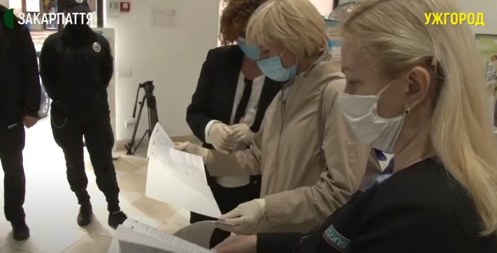 В Ужгороді перевірили 4 супермаркети та 2 магазини на предмет дотримання правил карантину (ВІДЕО)