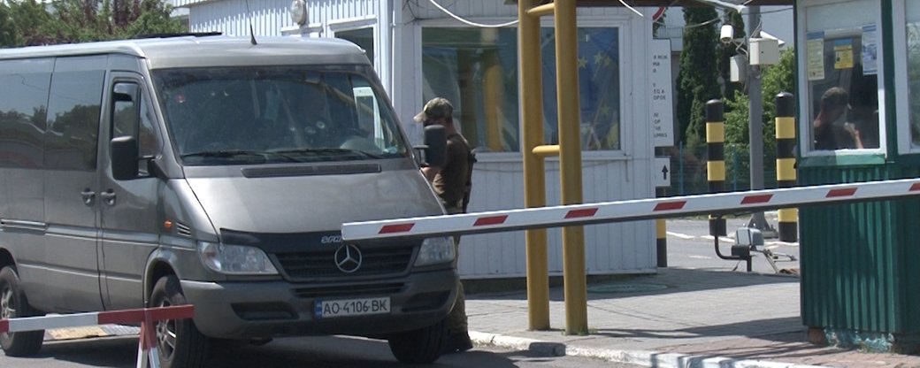 За три доби понад 7 тисяч людей перетнули українсько-угорський кордон на Закарпатті через КПП "Тиса" (ФОТО, ВІДЕО)