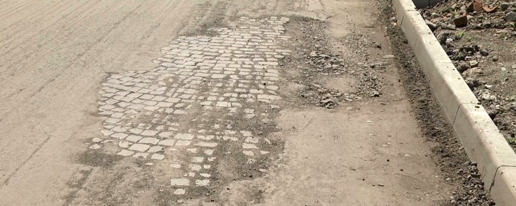 Бруківку, демонтовану з вулиці Анкудінова в Ужгороді, використають у центральній частині міста (ВІДЕО)