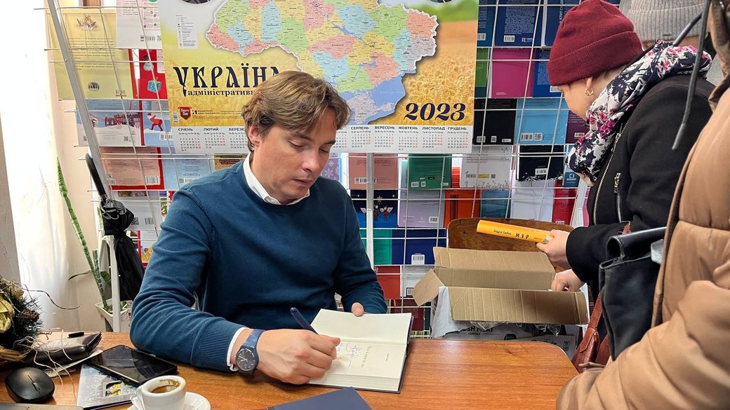 Акцію "Письменник за прилавком" в Ужгороді відкрив Андрій Любка (ФОТО, ВІДЕО)