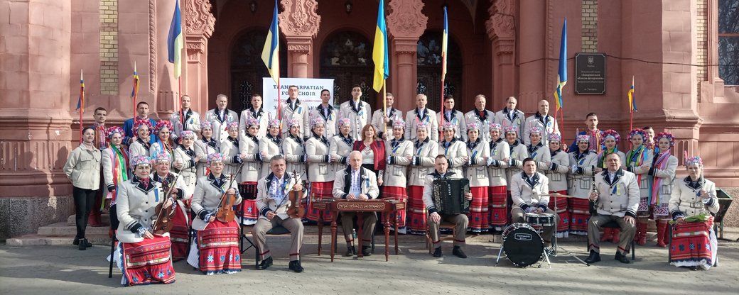 Закарпатський народний хор виступив в Ужгороді на підтримку української армії (ФОТО, ВІДЕО)