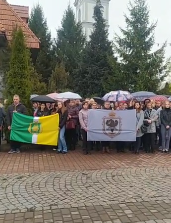 У Тячеві відбувся скорботний захід "Запали Свічку пам’яті" за жертвами російського вторгнення (ВІДЕО)