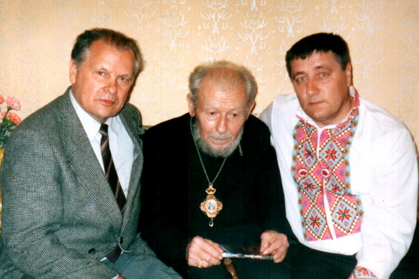 Доктор медичних наук, професор Михайло Ганич, єпископ світлої пам'яті Іван Маргітич та Андрій Дурунда під час презентації книги 